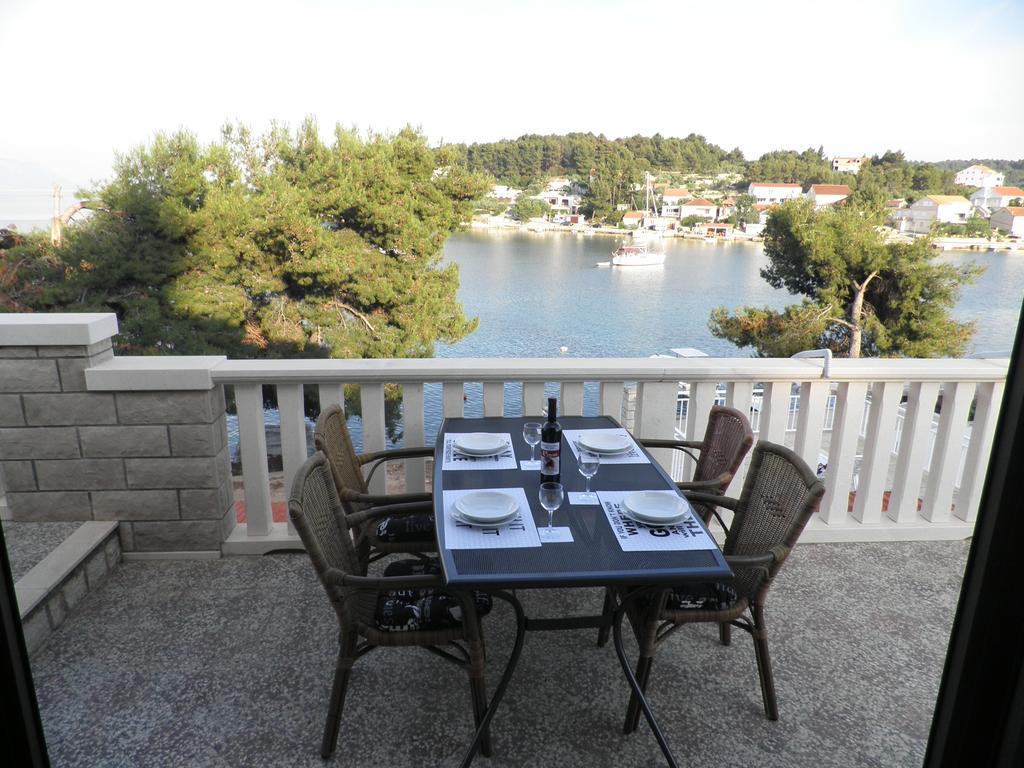 Apartments Holiday Lumbarda Eksteriør billede